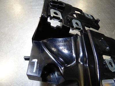 Porsche PANAMERA 970 Armaturenbrett Halter Halteklammer links 97055239100 – Produktansicht 4