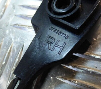 Alfa Romeo Stelvio 2021 rechts Halterung schieben Hintere Stoßstange ORIGINAL gebraucht - 50535775 – Produktansicht 2