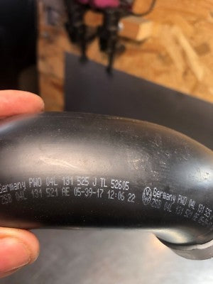 Audi A3 8V Schlauch für AGR-Kühler 04L131525J VW SEAT SKODA ORIGINAL gebraucht - Druckschlauch – Produktansicht 2