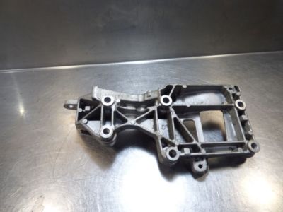 Audi TT 2.0 TFSI Klimakompressor Halterung 06F903143E ORIGINAL gebraucht - Lichtmaschine – Produktansicht 2