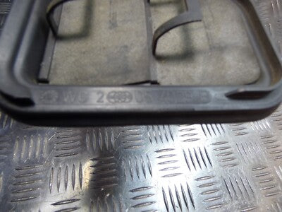 Porsche Boxster 987 Kofferraumentlüftung Lüftungsschlitz rechts ORIGINAL gebraucht - 6N0819466B – Produktansicht 3