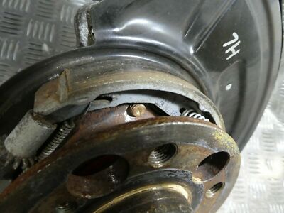Original Mercedes W204 C Klasse Achsschenkel hinten Links mit handbremse – Produktansicht 4