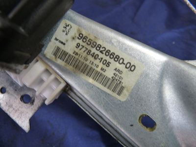 Peugeot 308 S Bj:2011 Fensterheber Motor hinten rechts 0130822370 / 9659826680 – Produktansicht 4