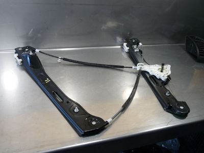 BMW 1er 116i E87 Fensterheber ohne motor vorne links 7067795S / 7 0677 95 S – Produktansicht 2