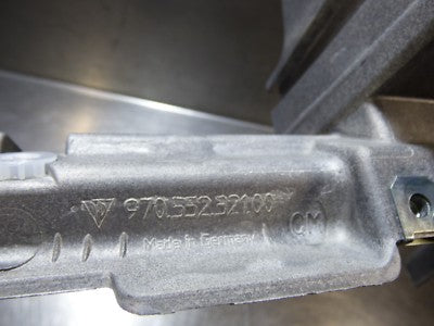 Porsche PANAMERA 970 Halter Halterung Armaturenbrett Navigation 97055232100 – Produktansicht 3