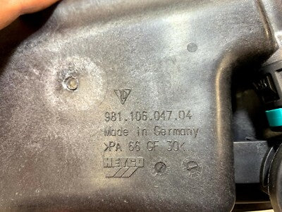 Porsche 981 S GTS Flüssigkeitsbehälter Ausgleichsbehälter Kühlmittel 98110604704 – Produktansicht 3