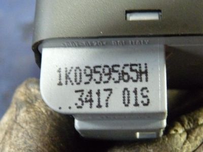 VW PASSAT 3C 2.0 TDI BKP 1K0959565H / 1K0 959 565 H ORIGINAL gebraucht - Aussenspiegelverstellung – Produktansicht 2