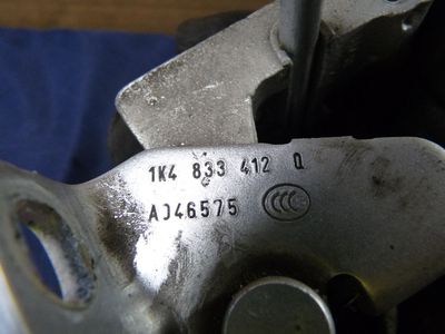 VW GOLF 5 1.9 TDI BXE Türscharnier hinten rechts / 1K4 833 412 Q ORIGINAL gebraucht - 1K4833412Q – Produktansicht 3