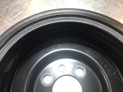 Audi A3 8V 2.0 TDI Kurbelwell 03G105243 V200 VW SEAT SKODA ORIGINAL gebraucht - Riemenscheibe – Produktansicht 3