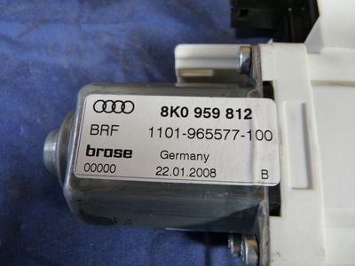AUDI A4 8K Limo 2.0 TDI Motor hinten rechts 8K0959812 ORIGINAL gebraucht - Fensterheber – Produktansicht 3