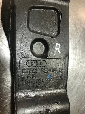 AUDI Q2 Orig. Dämpfung für vorne L + R Kotflügel 81A864235 ORIGINAL gebraucht - 81A864236 – Produktansicht 4