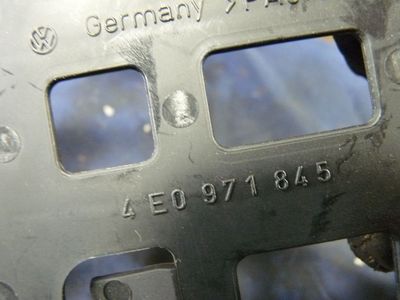 Audi A8 3.0 TDI V6 Quattro Relaisträger 4E0971845 / 4E0 971 845 ORIGINAL gebraucht - Hauptsicherung – Produktansicht 3
