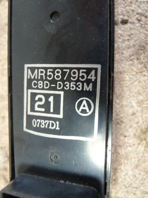 MITSUBISHI L200 2.5 DiD Fensterheberschalter MR587954 – Produktansicht 3