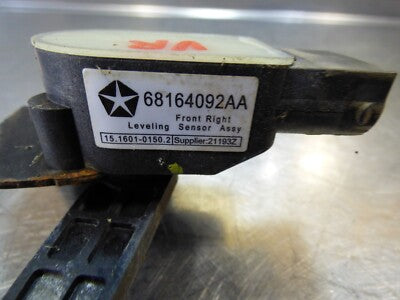 Jeep Grand Cherokee IV WK2 Niveausensor Sensor Höhenstandssensor 68164092AA VR – Produktansicht 3