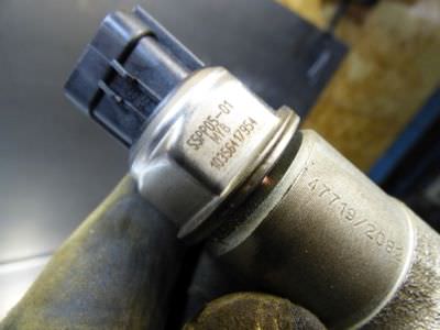 Opel Astra J 1.7 CDTI ORIGINAL gebraucht - Verteilerrohr mit Sensor – Produktansicht 3