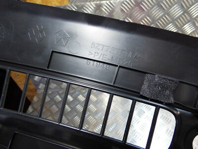 JEEP COMPASS II 2021 Defrostergitter Zierabdeckung 5UT44DX9AA ORIGINAL gebraucht - Armaturenbrett – Produktansicht 4