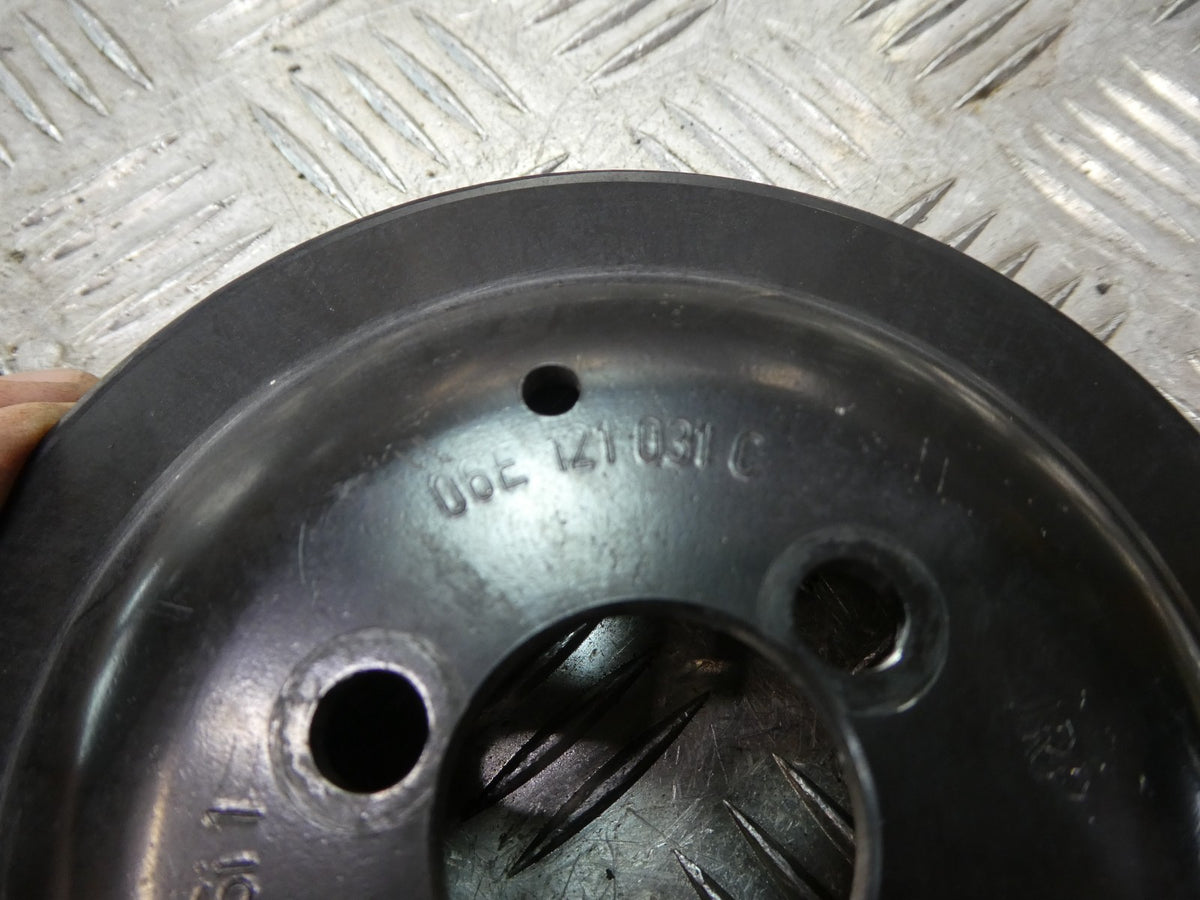Porsche 3.0 E-Hybrid Wasserpumpe Riemenscheibe 06E121031C ORIGINAL gebraucht - Panamera – Produktansicht 3
