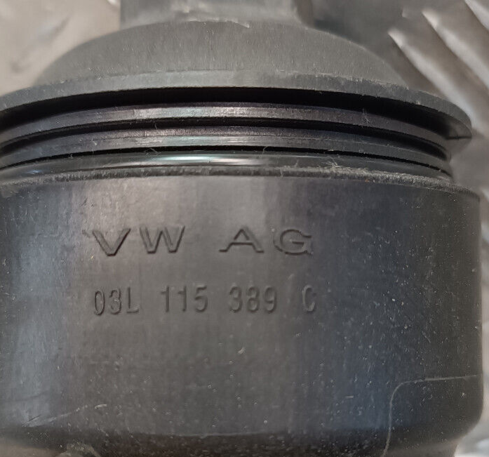 VW T5 2.0 TDI CAA Ölfilterhause 03L115389C Ölfiltergehause ORIGINAL gebraucht - Transporter – Produktansicht 3