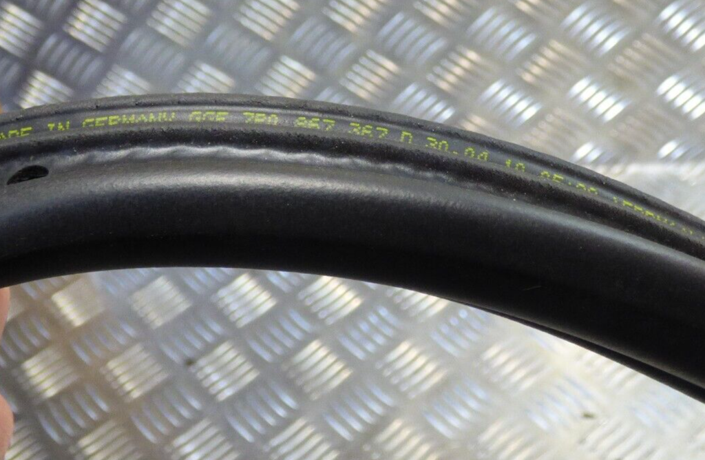 Orig. Porsche Cayenne 92A Türdichtung Tür hinten links 7P0867367D ORIGINAL gebraucht - Gummidichtung – Produktansicht 2