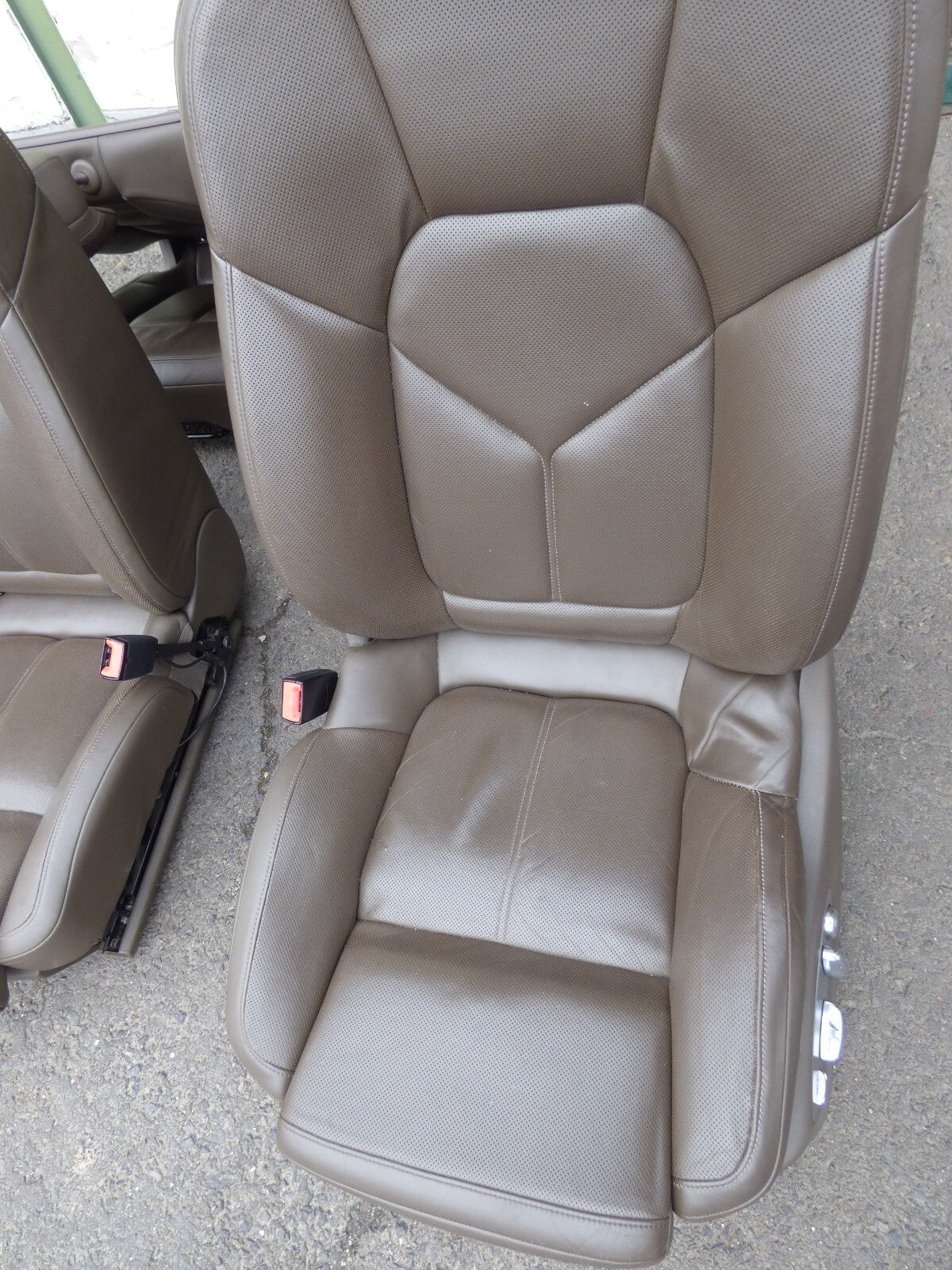 Porsche Cayenne 958 92A Hintere Sitze Ledersitze UMBRA Braun ORIGINAL gebraucht - Sitzbank – Produktansicht 5