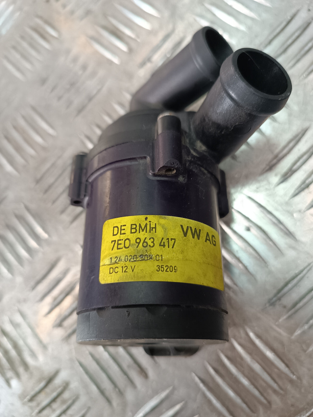 VW T5 1.9 TDI Wasserpumpe Pumpe 7E0963417 7E0 963 417 ORIGINAL gebraucht - Transporter – Produktansicht 3
