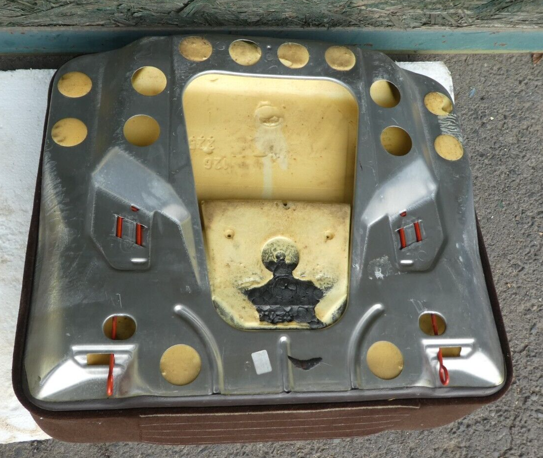 Mercedes-Benz W126 SEC Coupe C126 126 Sitzfläche hinten rechts _ Velour braun – Produktansicht 5