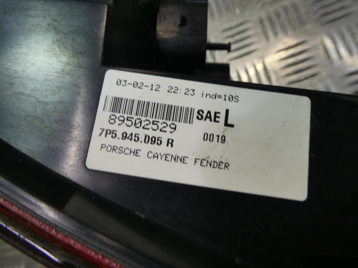 Porsche Cayenne 92A Orig USA LED Rückleuchte aussen links 7P5945095R ORIGINAL gebraucht - Heckleuchte – Produktansicht 7