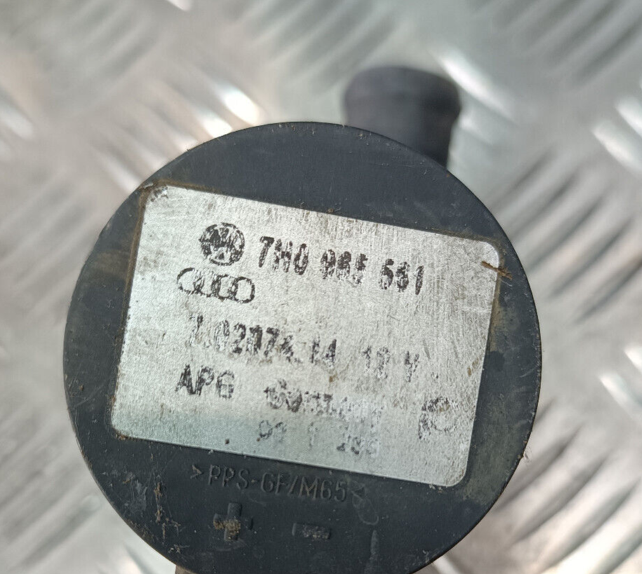 VW T5 1.9 TDI Wasserpumpe Pumpe 7E0965561 7E0 965 561 ORIGINAL gebraucht - Transporter – Produktansicht 3