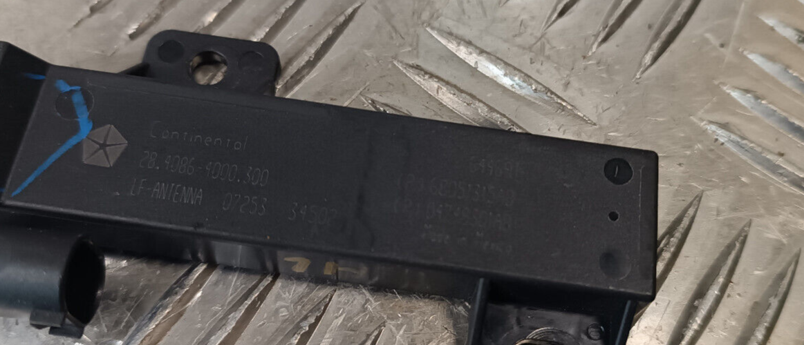 Jeep Grand Cherokee WK2 Radio Antenne Hinten Module .. ORIGINAL gebraucht - 68051315AB – Produktansicht 3
