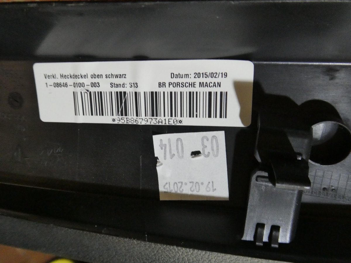 Porsche Macan 95B Heckklappe Verkleidung oben schwarz 95B867973A ORIGINAL gebraucht - Heckdeckel – Produktansicht 5