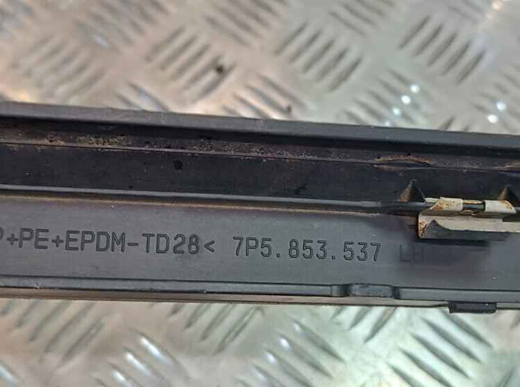 Porsche Cayenne S 92A Linke Abdeckung 7P5853537 LH ORIGINAL gebraucht - Seitenschwellerverkleidung – Produktansicht 3