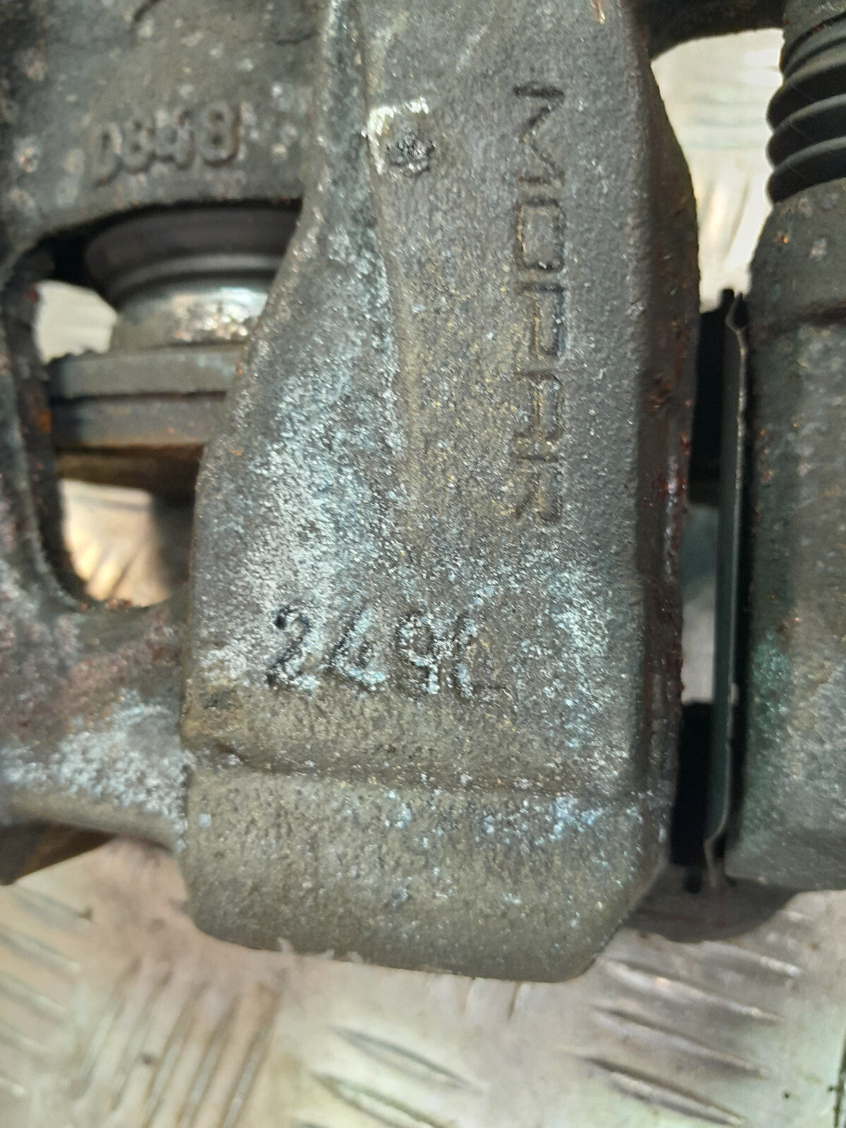 Jeep 1.6 Mjet Original Bremssattel Vorne Links 249L D848 gebraucht - Renegade – Produktansicht 4