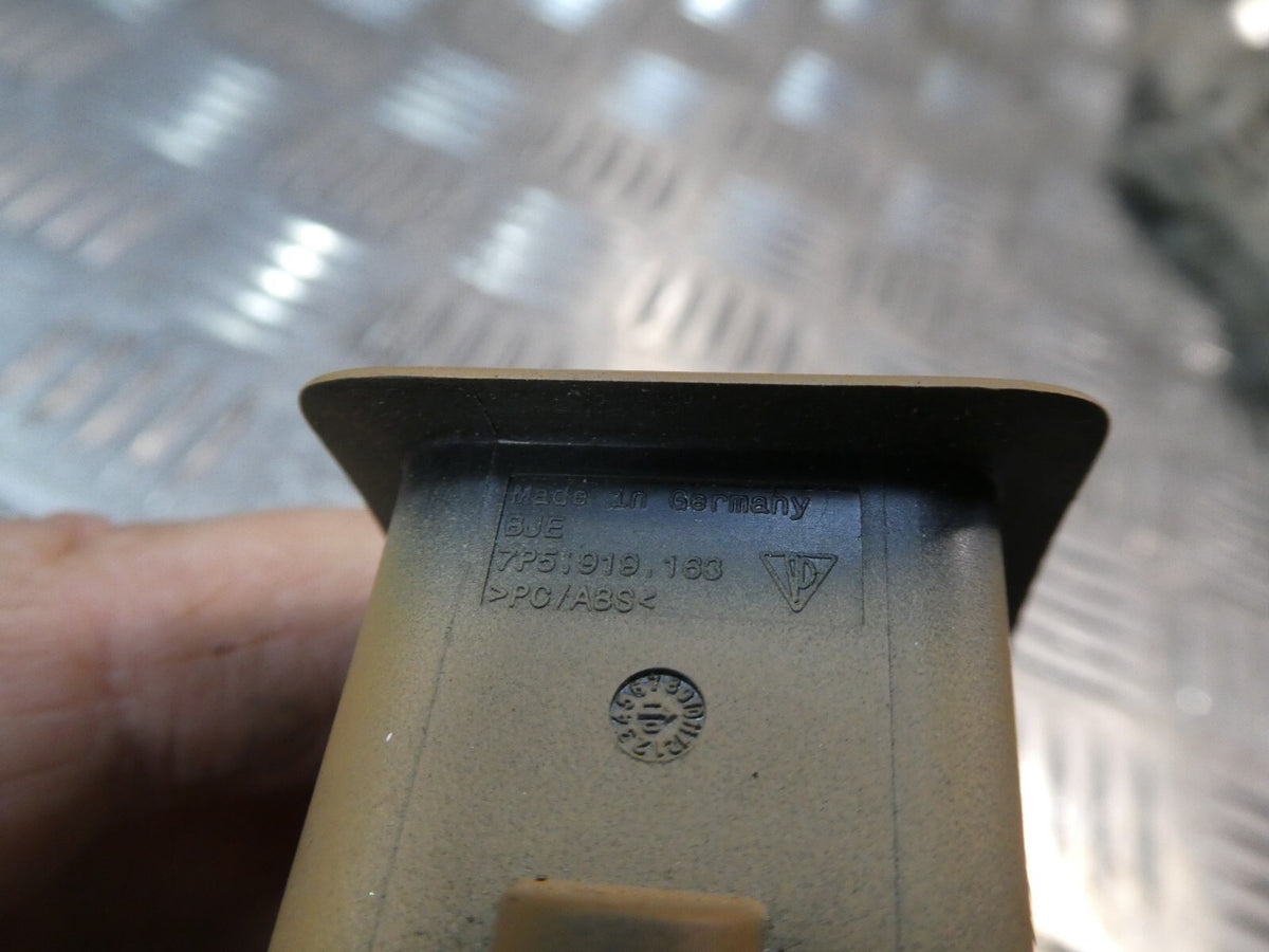 Porsche Cayenne 958 92A Schalter Verkleidung 7P5919163 Cognac ORIGINAL gebraucht - Parkbremse – Produktansicht 4