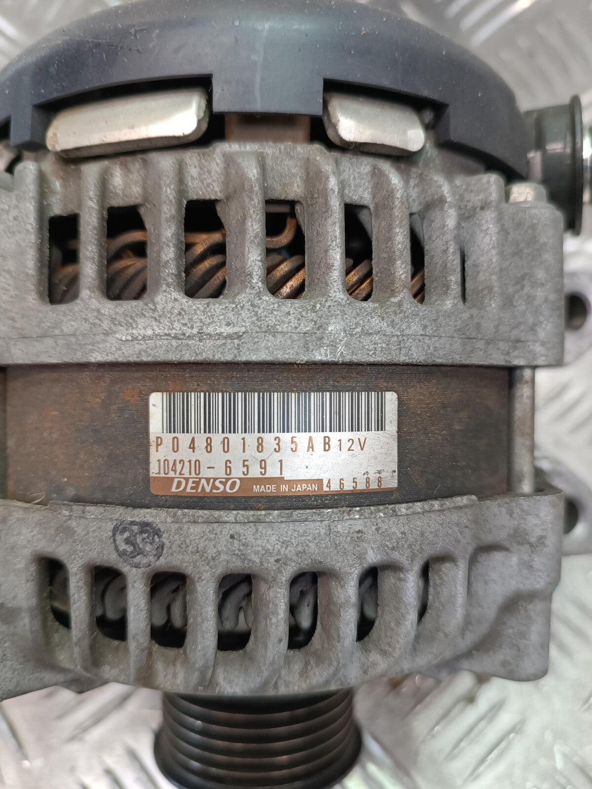 Jeep Grand Cherokee WK2 3.0 CRD Lichtmaschine 104210-6591 Denso ORIGINAL gebraucht - P04801835AB – Produktansicht 3