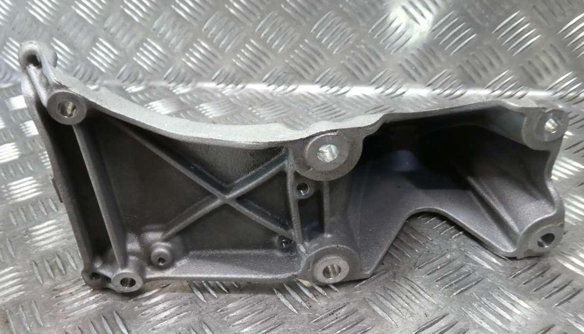 Porsche 3.0 E-Hybrid Motorhalter motor halterung Links 7P0199307 ORIGINAL gebraucht - Panamera – Produktansicht 3