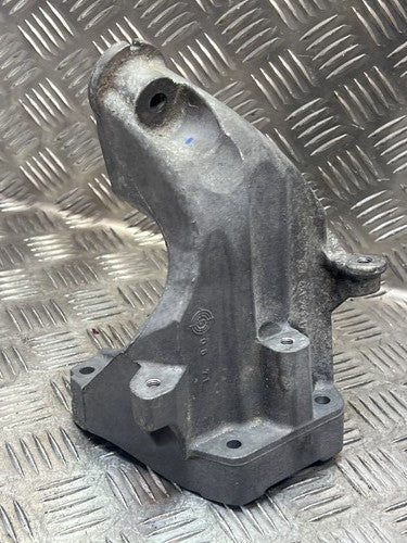 Mercedes Sprinter W906 2.2 CDI Motorträger links Motorhalter A6512231704