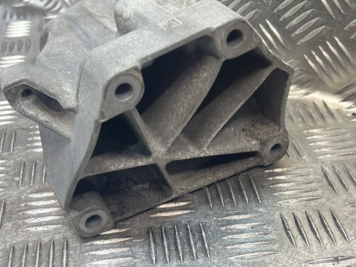 Mercedes Sprinter W906 2.2 CDI Motorträger links Motorhalter A6512231704