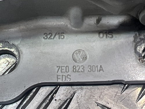 VW Volkswagen Transporter T6 Scharnier links Motorhaube 7E0823301A