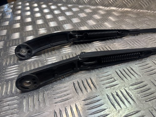 VW Volkswagen Transporter T6 Wischerarm vorne L + R 7E1955410B 7E1955409B