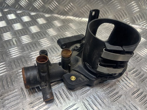 Mercedes Sprinter W906 2.2 CDI Kraftstofffilter Halterung A6512001556