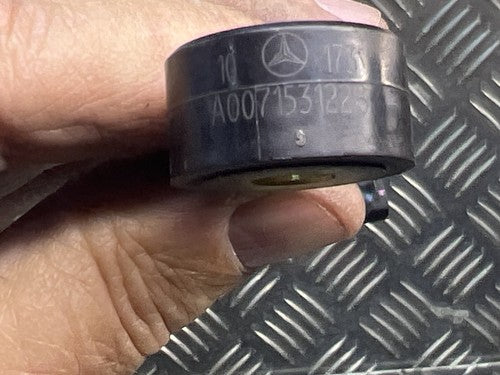 Mercedes Sprinter W906 2.2 CDI Klopfsensor Klopfregelsensor A0071531223