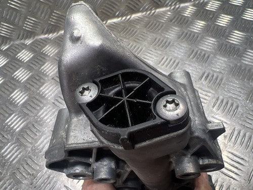 Mercedes Sprinter W906 2.2 CDI Ölfiltergehäuse Träger Halter 70362380