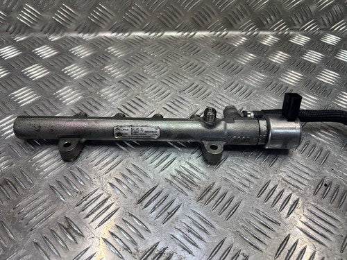 Mercedes Sprinter W906 2.2 CDI Kraftstoffverteiler mit Sensor A6510700495