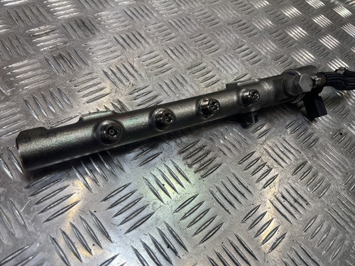 Mercedes Sprinter W906 2.2 CDI Kraftstoffverteiler mit Sensor A6510700495