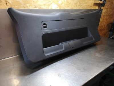 Audi Q2 GA Verkleidung 81A867979H ORIGINAL gebraucht - Heckklappenverkleidung – Produktansicht 2