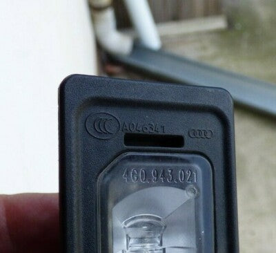 AUDI Q3 8U 1 Paar LED Kennzeichenleuchte 4G0943021 ORIGINAL gebraucht - Kennzeichenbeleuchtung – Produktansicht 3