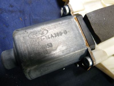 Ford Mondeo MK4 Ghia Bj.:2008 Fensterhebermotor hinten rechts 6M2114A389B – Produktansicht 3