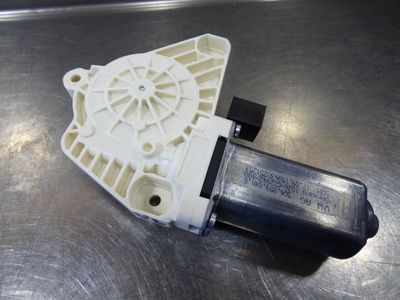 VW Passat 3G B8 Fensterhebermotor vorne links 5Q4959801B / 5Q4 959 801B ORIGINAL gebraucht - HighLine – Produktansicht 1