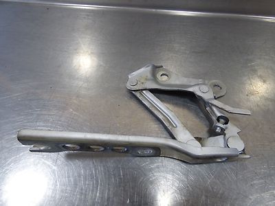 Skoda Superb 1.9 TDI Scharnier Motorhaube links 3T0823301B / 3T0 823 301 B – Produktansicht 1