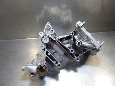 Opel Insignia 2.0 CDTI B20DTH Hochdruckpumpe Ölfiltergehause Halter Konsol – Produktansicht 2
